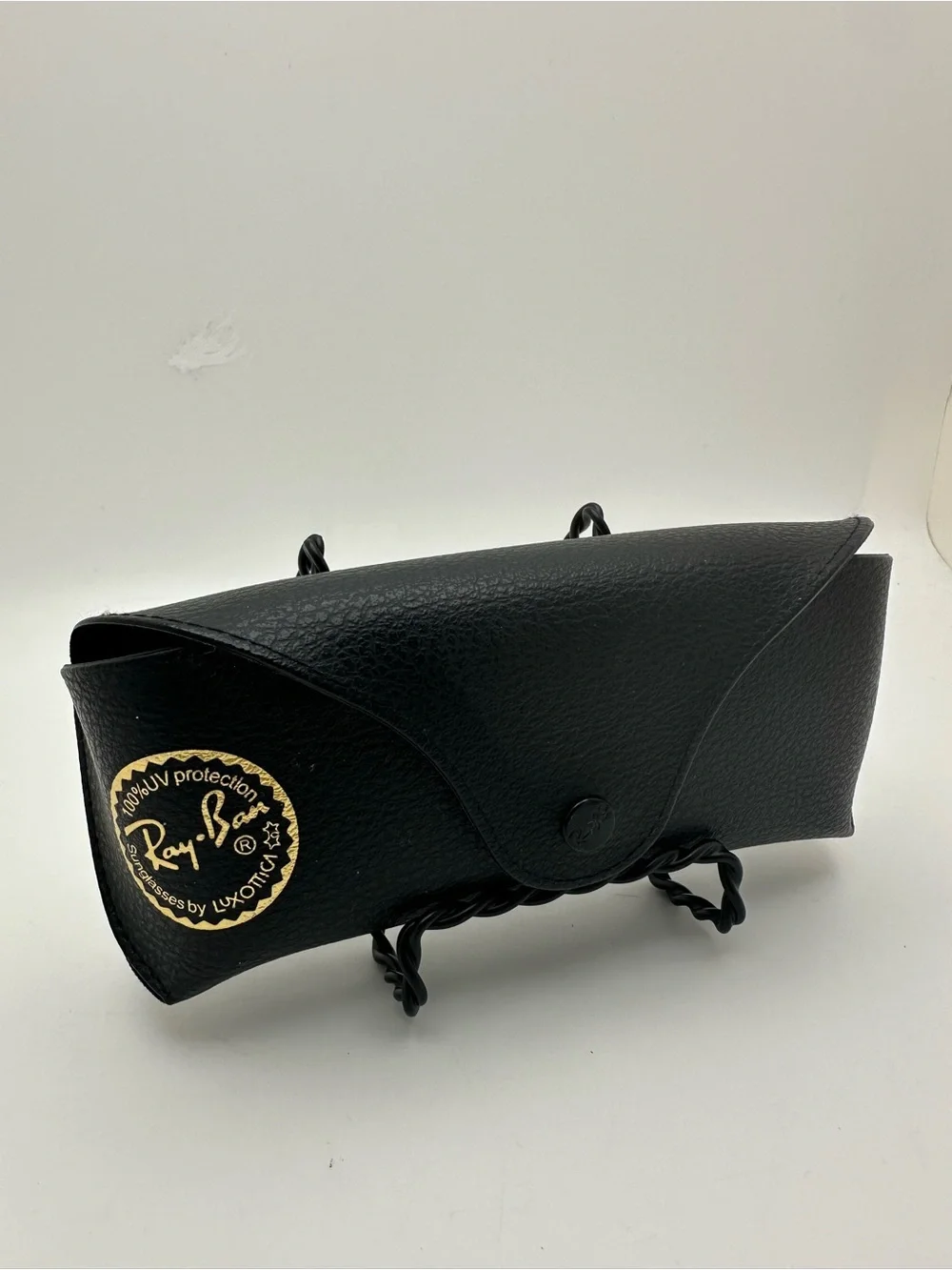 Ray-Ban Black Sunglasses Case with Gold Logo Accent unisex - Picture 2 of 8